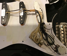 Load image into Gallery viewer, Fender ST-357 V Standard Series Start MIJ 1990 w Gig Bag S/H (c)