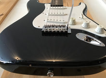 Load image into Gallery viewer, FENDER SQUIER AFFINITY STRATOCASTER BLACK - PRE OWNED
