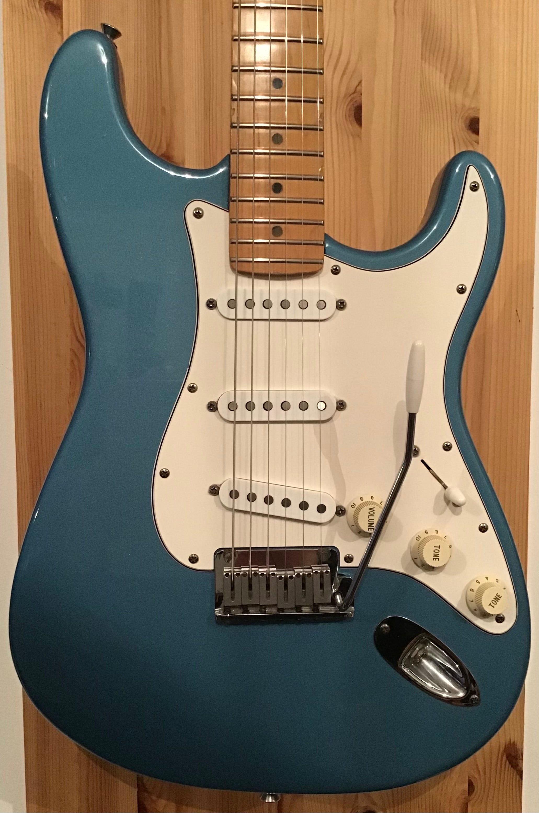 FENDER LIMITED EDITION AMERICAN STANDARD STRATOCASTER LAKE PLACID BLUE 1996  (c)