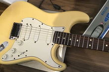 Load image into Gallery viewer, Fender Jeff Beck Strat Vintage White 2000 S/H (c)