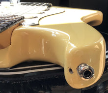 Load image into Gallery viewer, Fender Jeff Beck Strat Vintage White 2000 S/H (c)