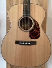 Load image into Gallery viewer, Larrivee OM-40 MH Electro w Hard Case S/H (c)