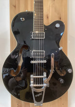 Load image into Gallery viewer, GRETSCH ELECTROMATIC G5125 BLACK - PRE OWNED (C)