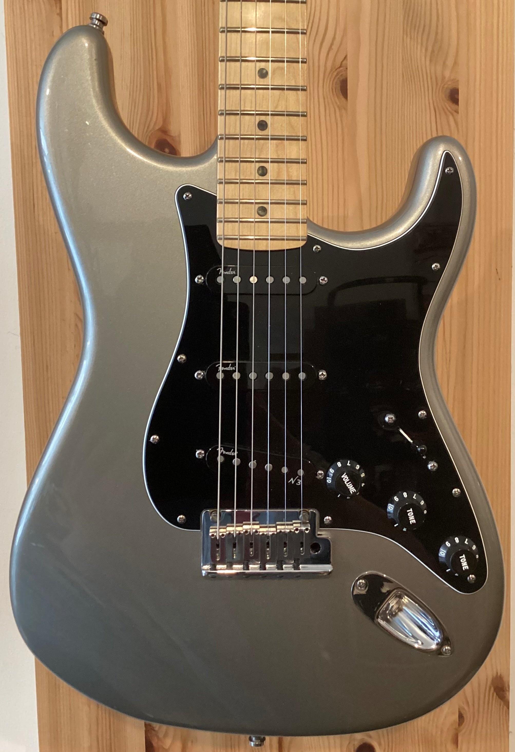 Fender American Deluxe Strat Tungsten w Hard Case S/H (c