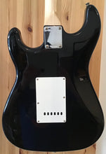 Load image into Gallery viewer, FENDER SQUIER AFFINITY STRATOCASTER BLACK - PRE OWNED