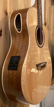 Load image into Gallery viewer, Washburn Bella Tono Suprema SC40SCE Solid Top Electro Acoustic