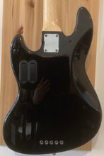 Load image into Gallery viewer, Sire Marcus Miller V7 5 String Black MII 2018 S/H (c)