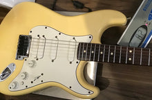 Load image into Gallery viewer, Fender Jeff Beck Strat Vintage White 2000 S/H (c)