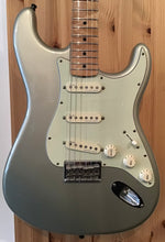 Load image into Gallery viewer, Fender Robert Cray Partscaster MIM 2010 w Gig Bag S/H