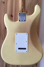 Load image into Gallery viewer, Fender Jeff Beck Strat Vintage White 2000 S/H (c)