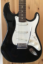Load image into Gallery viewer, FENDER SQUIER AFFINITY STRATOCASTER BLACK - PRE OWNED