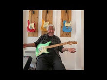 Load and play video in Gallery viewer, JET GUITARS JS-400 BRG RACING GREEN LTD EDITION