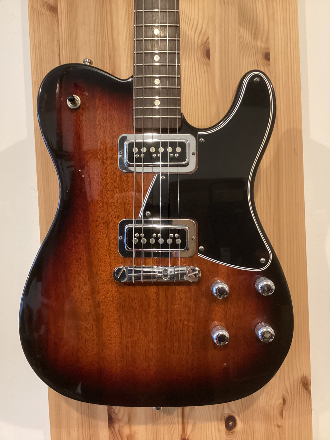 Fender USA “Tele-Sonic” w Fender Hard Case 1998 S/H (c)