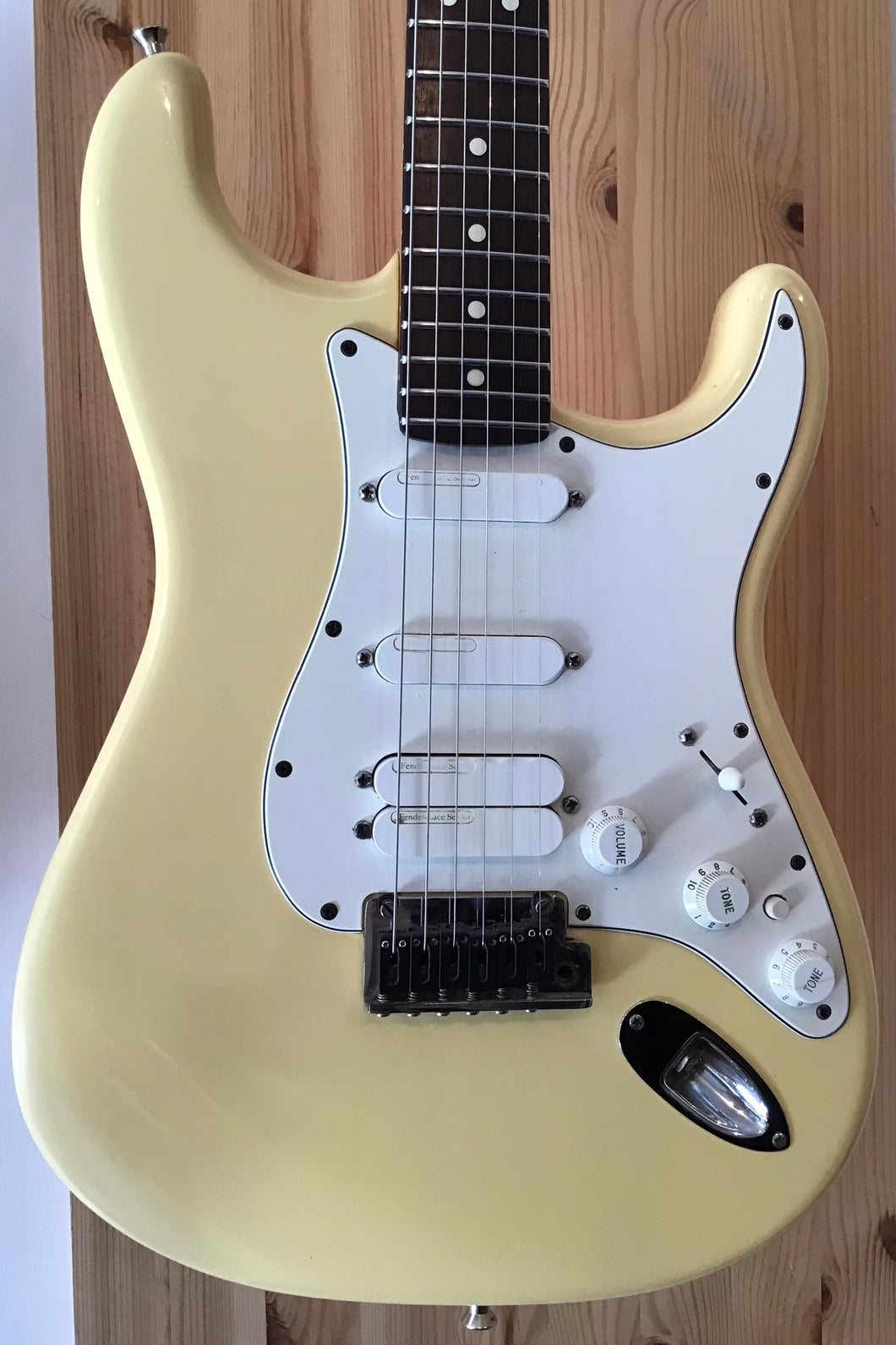 Fender Jeff Beck Strat Vintage White 2000 S/H (c)