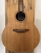 Load image into Gallery viewer, Ovation S771-W Balladeer Special w Hard Case USA 2001 S/H (c)
