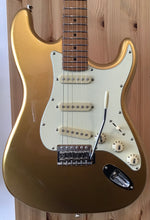 Load image into Gallery viewer, JET GUITARS JS-300 - FIREMIST GOLD
