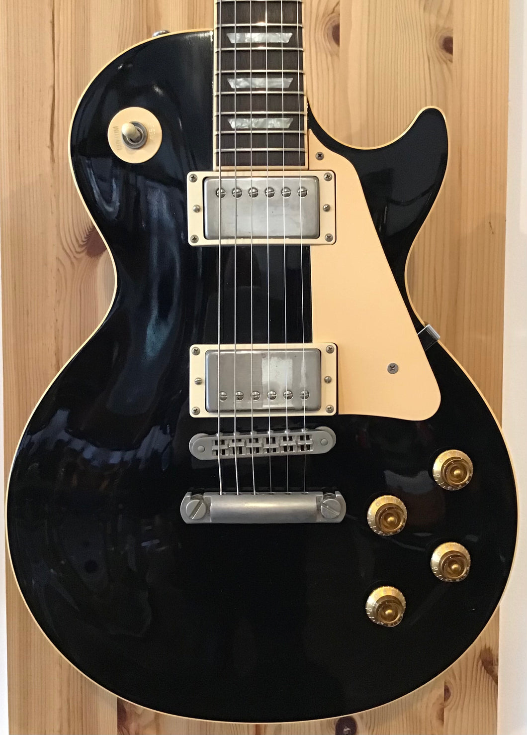 Gibson Les Paul Standard 2002 Black w Case S/H (c)