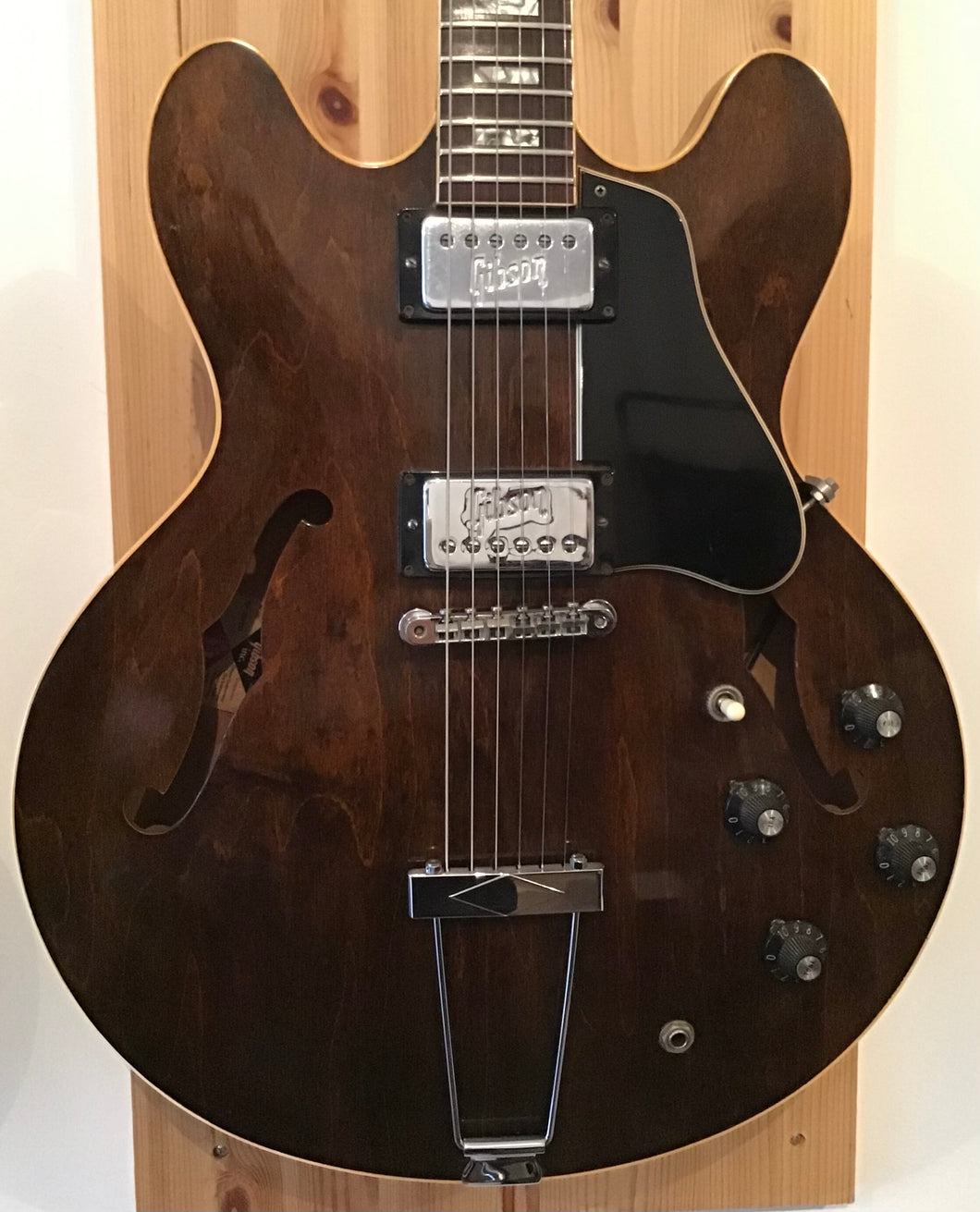 Gibson ES-335 Walnut w Hard Case S/H