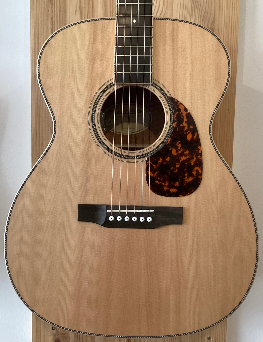 Larrivee OM-40 MH Electro w Hard Case S/H (c)