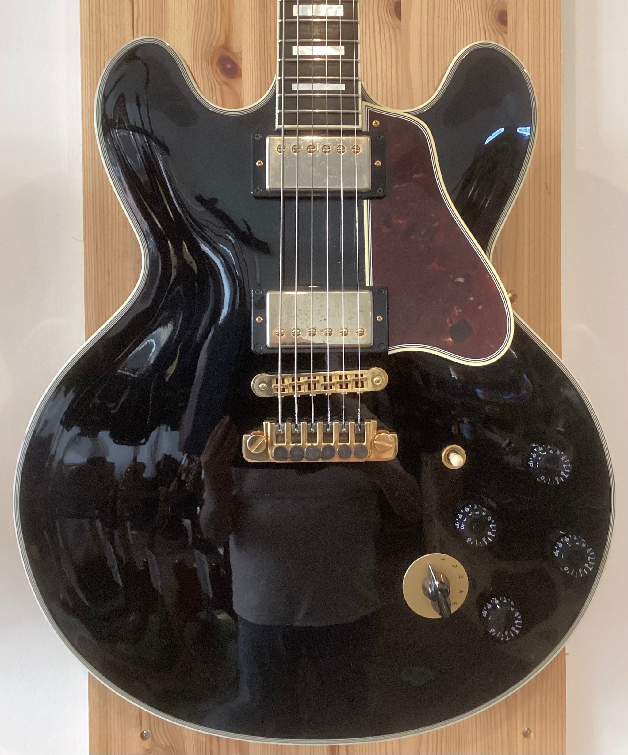 Gibson BB King Lucille w Hard Case & Certificate S/H (c) – Listers