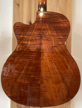Load image into Gallery viewer, Washburn WCG10CE Comfort Bevel Grand Auditorium Electro
