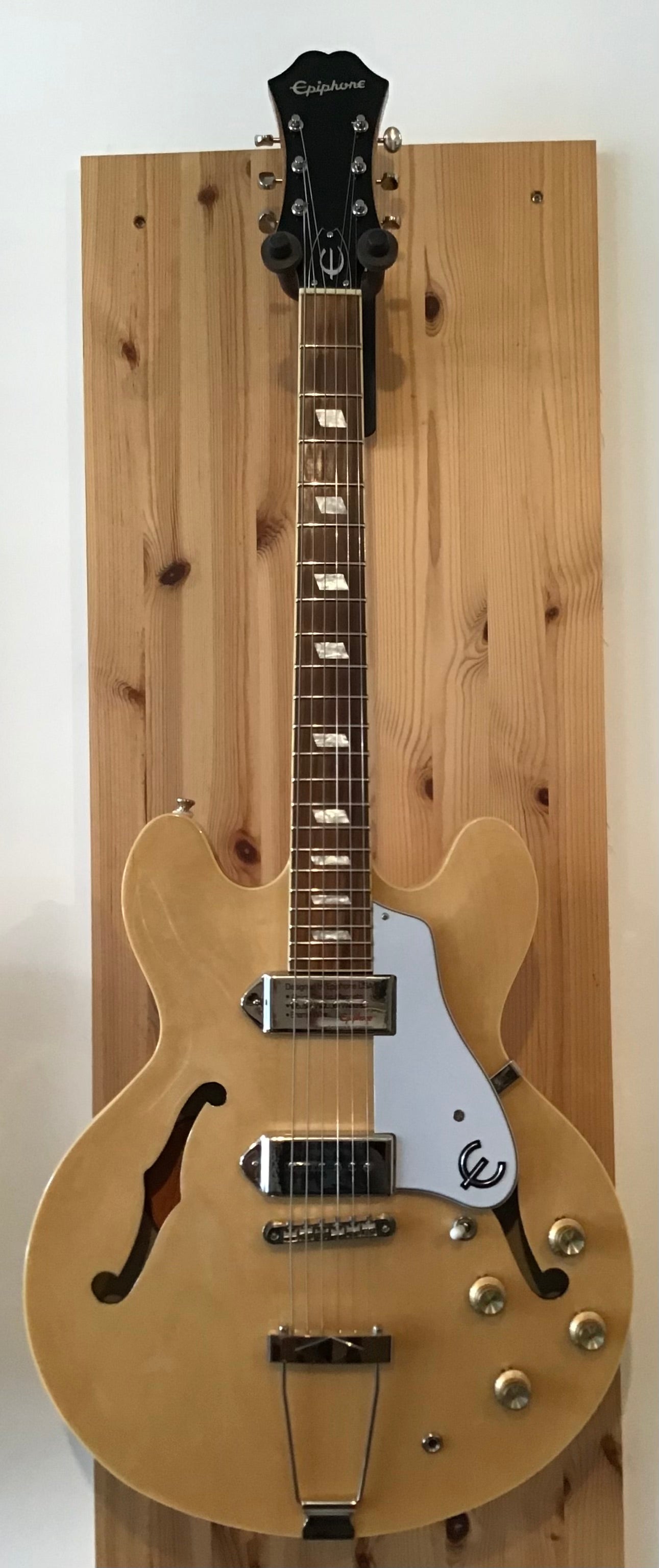 Epiphone Casino NA w Kinsman Hard Case S/H (c) – Listers Guitars