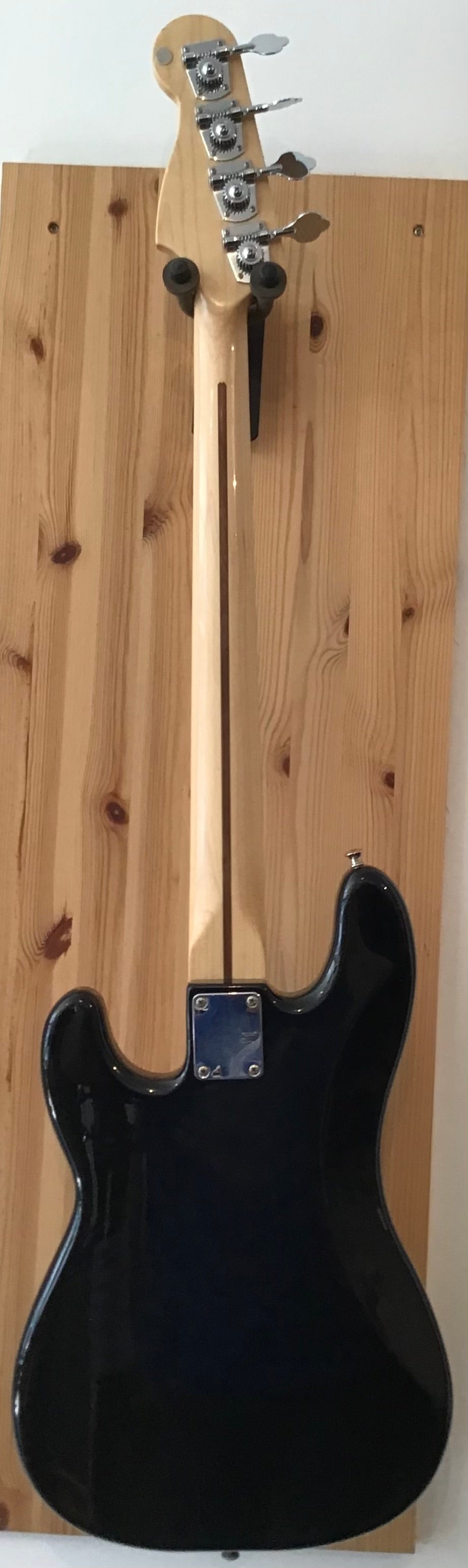 Fender P Bass Black MIM 2005 S/H (c) – Listers Guitars
