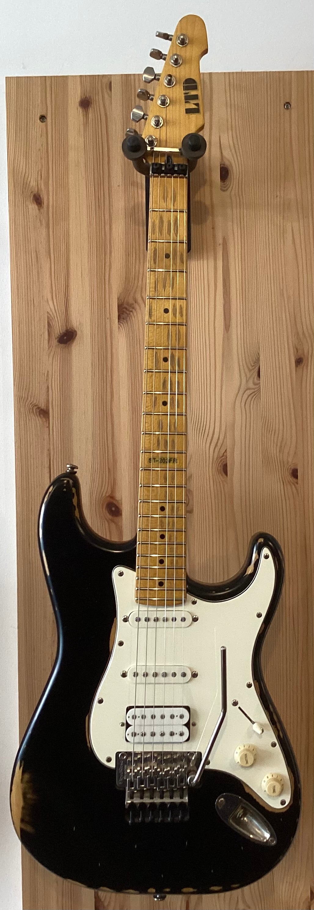 ESP LTD ST-203 FR 2011 S/H (c) – Listers Guitars