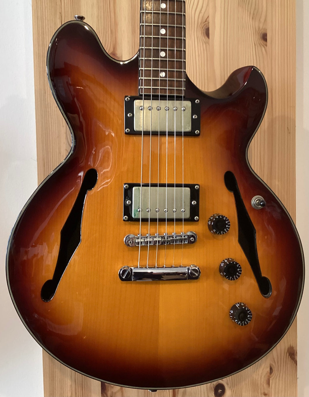 Fret King Black Label Elise w Gig Bag S/H (c)