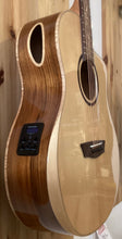 Load image into Gallery viewer, Washburn Bella Tono Suprema SC40SCE Solid Top Electro Acoustic
