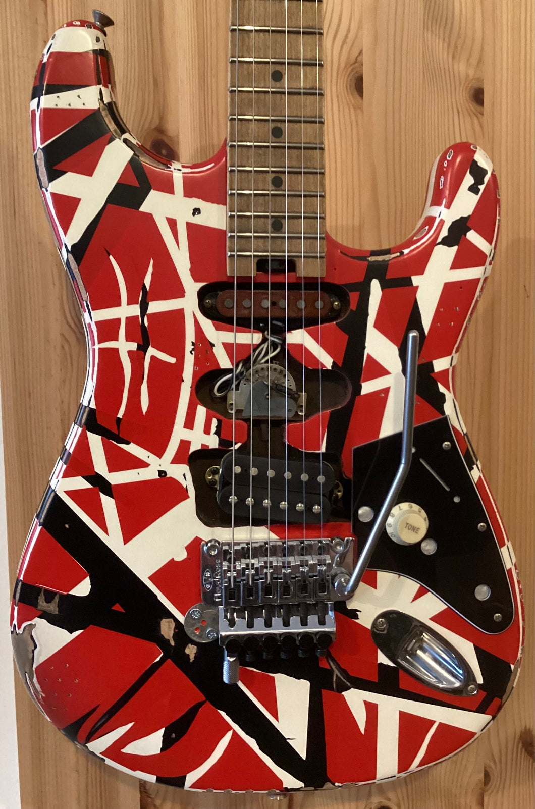 EVH Striped Series Frankie Frankenstrat S/H (c)