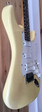 Load image into Gallery viewer, Fender Jeff Beck Strat Vintage White 2000 S/H (c)
