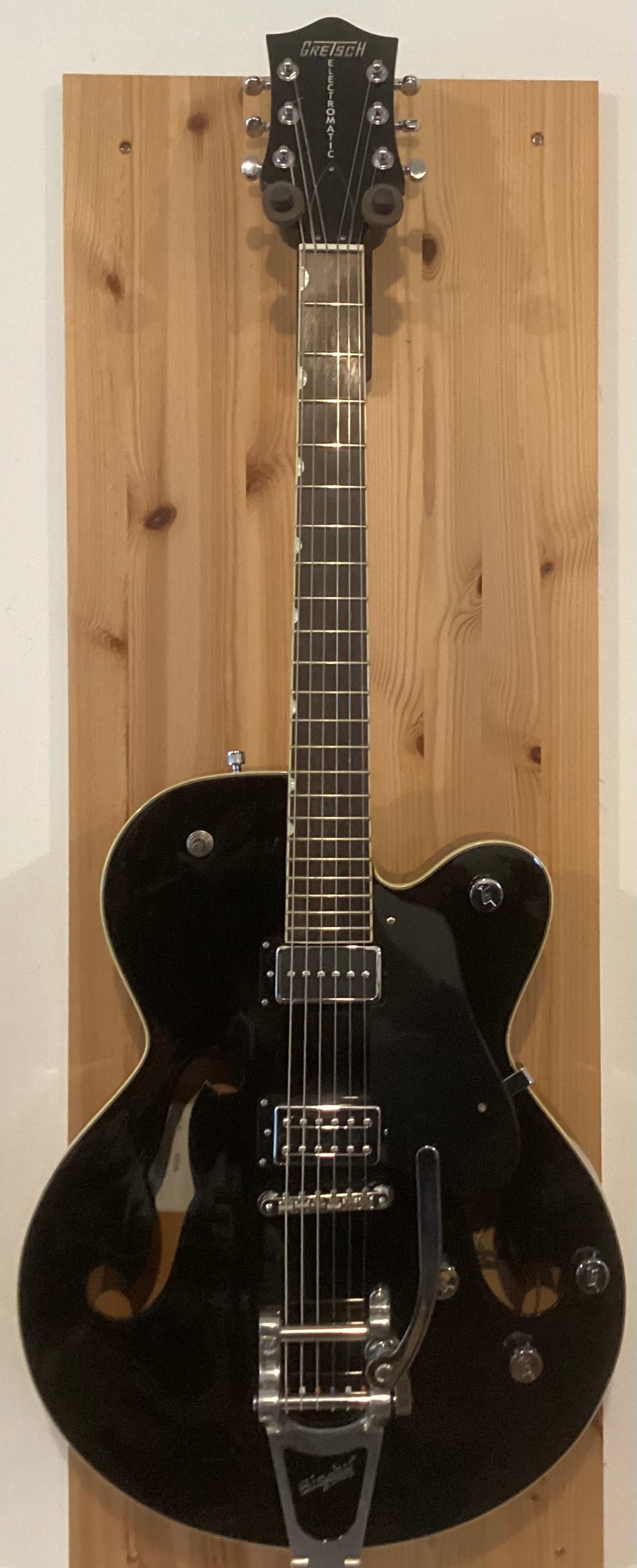 GRETSCH ELECTROMATIC G5125 BLACK - PRE OWNED (C) – Listers Guitars