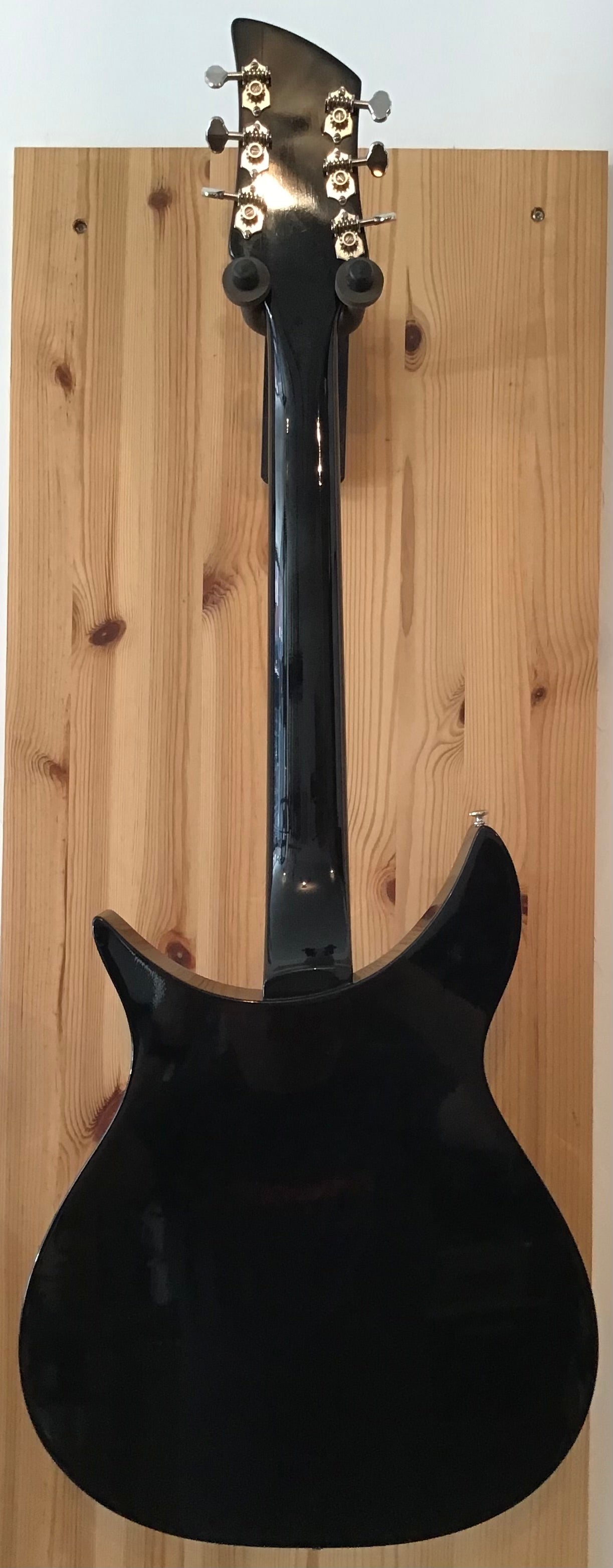 Rickenbacker 325 C58 Jetglo w Hard Case S/H (c) – Listers