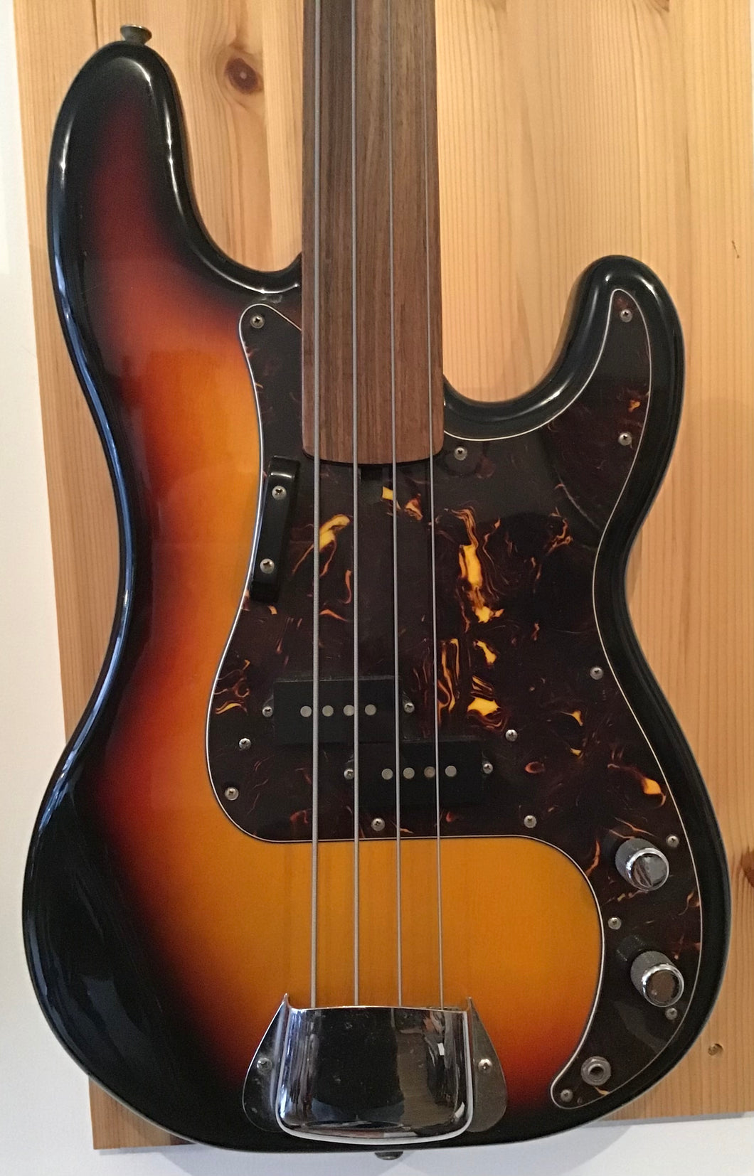 Maya Fretless P Bass MIJ 1980 S/H (c)