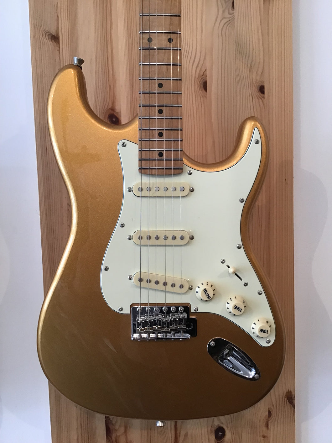 JET GUITARS JS-300 - FIREMIST GOLD fender stratocaster squier strat electric guitar