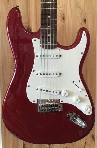 SQUIER AFFINITY STRAT SIGNED BY BRUCE WELCH THE SHADOWS electric guitar fender Stratocaster red pre owned