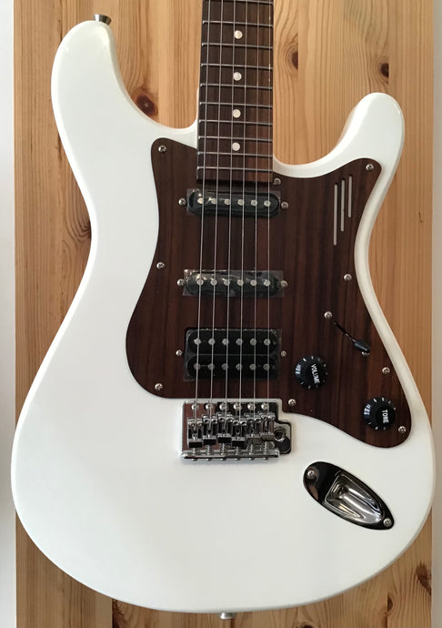 Magneto US1300 Sonnet Classic w Gig Bag electric guitar fender Strat Stratocaster black white boutique