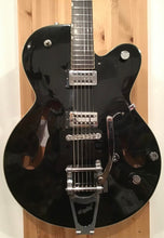 Load image into Gallery viewer, GRETSCH ELECTROMATIC G5125 MADE IN KOREA ELECTRIC GUITAR BLACK HOLLOWBODY
